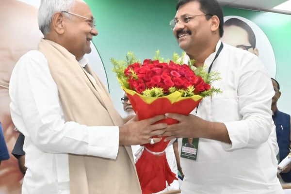 Umesh_Singh_Kushwaha_greeting_Nitish_Kumar_(cropped)